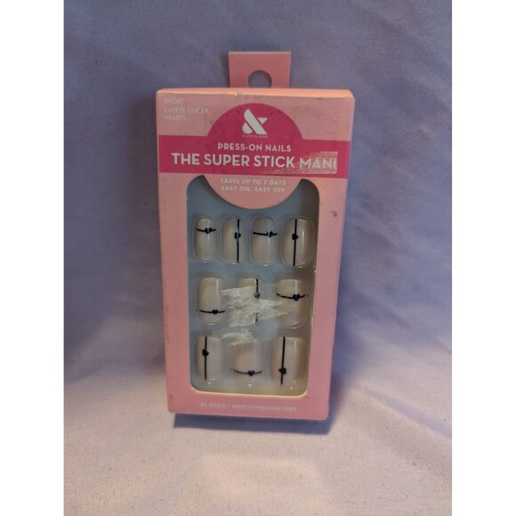 Olive & June Press-On Nails The Super Stick Mani Short Cat Eye Linear Hearts Off - Picture 1 of 2